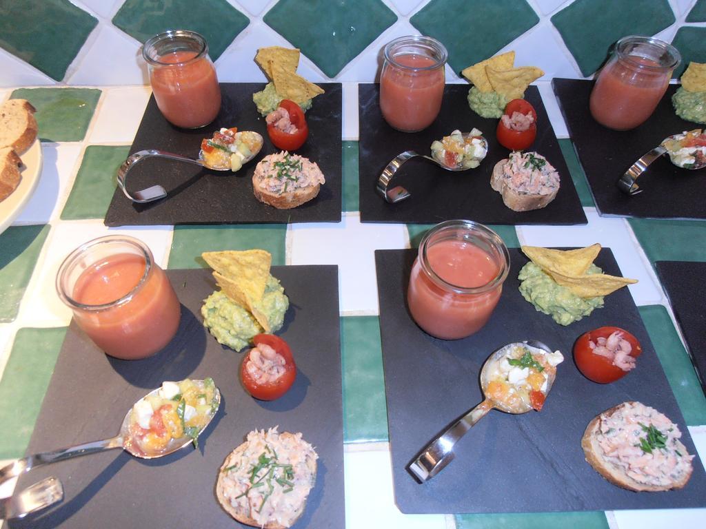 Le Seminaire Bed & Breakfast Roussas Ngoại thất bức ảnh